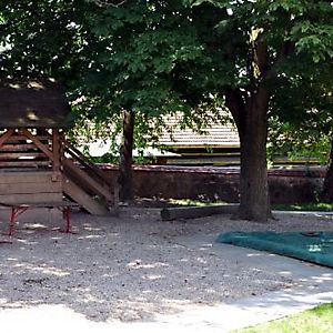 Garten mit Spielplatz_3