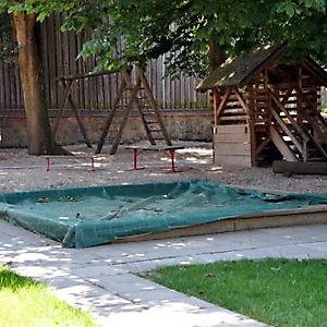 Garten mit Spielplatz_4