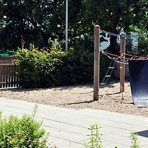 Garten mit Spielplatz_6