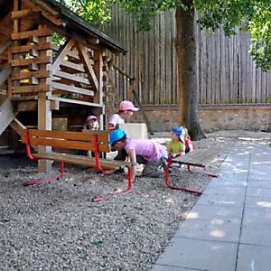 Garten mit Spielplatz_7